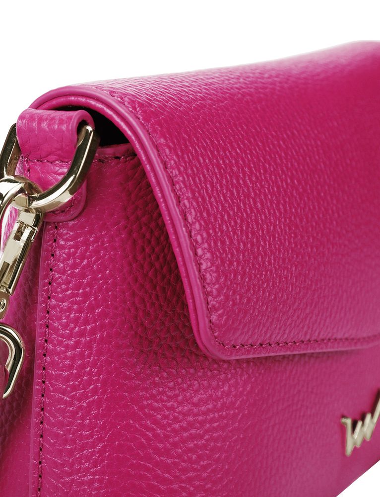 VUCH Leyra Wine.

Kabelka z vláknitej kože
Jednoduchý a čistý dizajn
Klopka na skrytý magnet
8 priestranných priehradiek na karty
Nastaviteľný crossbody popruh

  KOŽENÉ KABELKY 
Všetko je raz po prvýkrát.