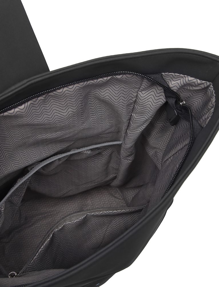VUCH Mellora Dotty Black.

Vnútorný oddelený priestor na mini notebook a malá priehradka na zips
Zapínanie na zips + po prehnutí je možné aj zabezpečiť ultra silným magnetickým patentom
Nastaviteľné ramenné popruhy
Polstrovaný chrbát pre maximálne pohodlné nosenie
 Cutie Dotty
Vytmav to sivej!
Kolekcia Cutie Dotty je do bodky vybavená hravosťou a šmrncom.
