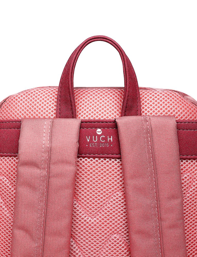 VUCH Zane TC Wine.

Odolný mestský batoh z kolekcie TechniC
Veľké predné vrecko na zips
Polstrovaný chrbát aj popruhy
Oddelené vnútorné vrecko na notebook
Uchytenie na kufor
 TechniC
Kolekcia inšpirovaná mestom aj prírodou!
Batohy Mellora a Noel už nejaký čas kraľujú na tróne obľúbenosti a z ich predností vzniklo hneď niekoľko parádnych následníkov.