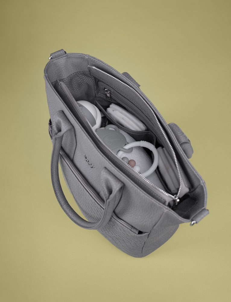 VUCH Inara Grey.

Hlavné zapínanie na zips
Pútka na pripnutie na kočík
Pevné dno chránené 4 kovovými nožičkami
Množstvo vnútorných aj vonkajších vreciek

 
  Shape of Diamond
Buď štýlová a jedinečná s Shape of Diamond!
Práve pokukávaš po klenotoch a diamantoch nášho portfólia.