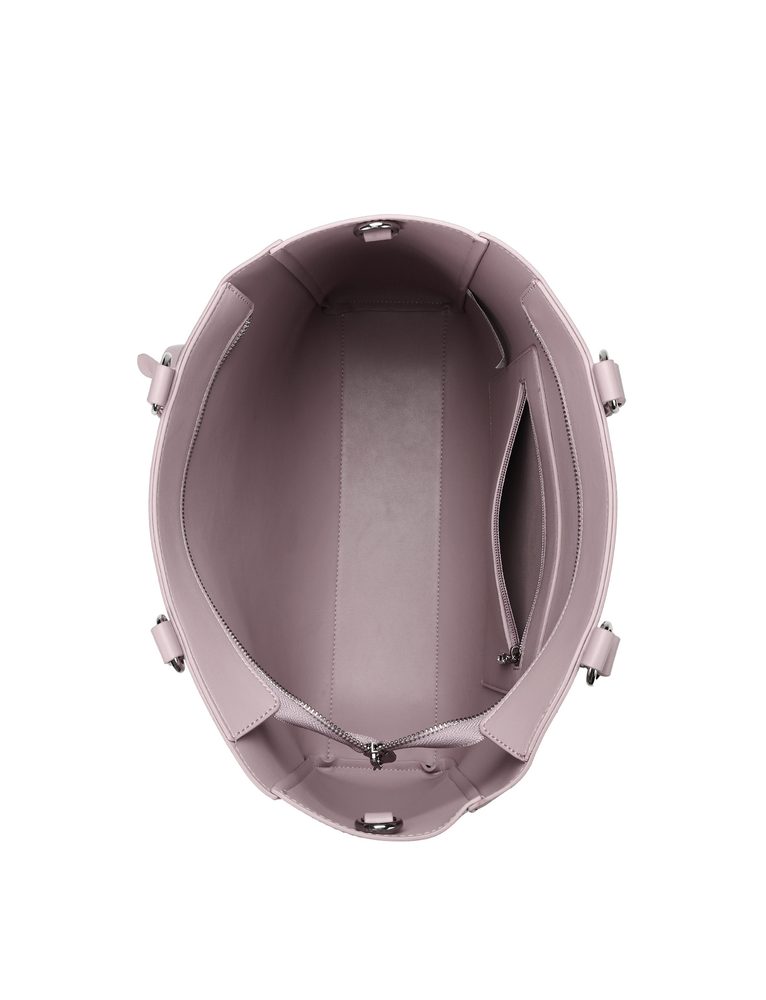 VUCH Camelia Pink.

Priestranná kabelka s uzatváraním na zips
Súčasťou kabelky je crossbody popruh
Strieborné detaily s výrazným príveskom (je možné odopnúť)
Vnútorná priehradka na drobnosti
 SimplyV
Simple Vušky, Simply Vuch!
Nadčasová, minimalistická a elegantná.