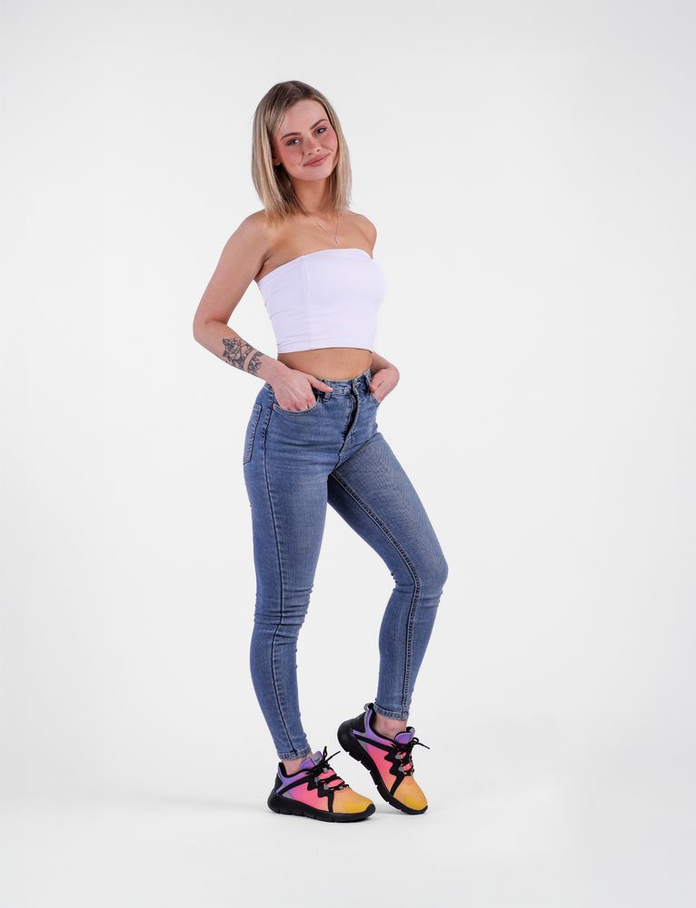 VUCH Flash E Decadence.

Vyrobené z recyklovaných materiálov
Ľahká, odolná a anatomicky tvarovaná podrážka
Tvarovaná vnútorná vložka s jedinečnou AI potlačou
 OBUV
Vuch topánky sú originalita, ktorá šľape.