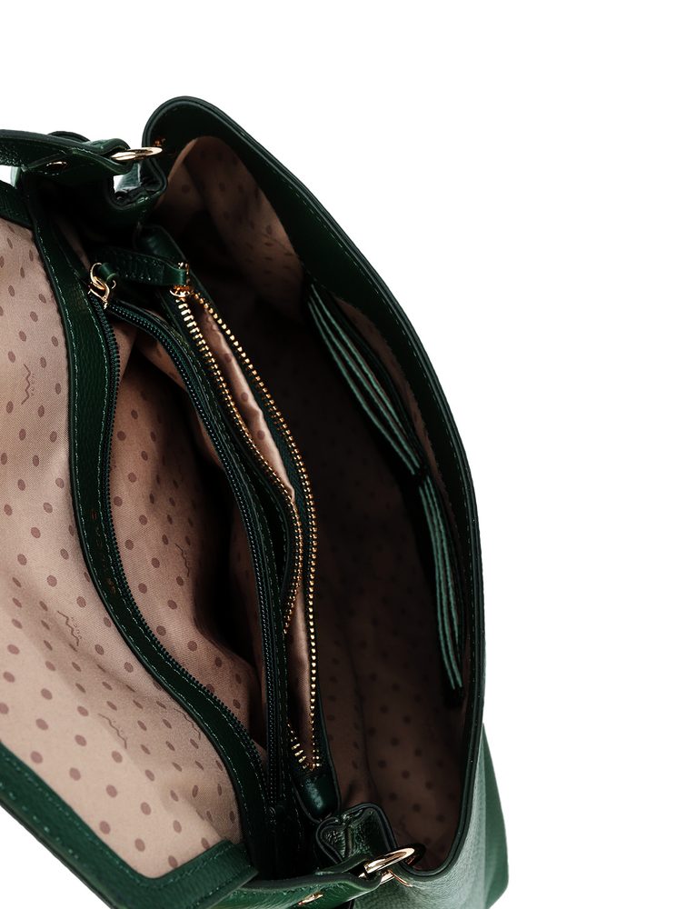 VUCH Veyra Green.

Kabelka z vláknitej kože
Hlavné zapínanie na magnet
Vonkajšie skryté vrecko na zips
Dve možnosti nosenia - do ruky aj ako crossbody

  Kožené kabelky
Kolekcia kožených kabeliek nadchne aj tie najnáročnejšie.