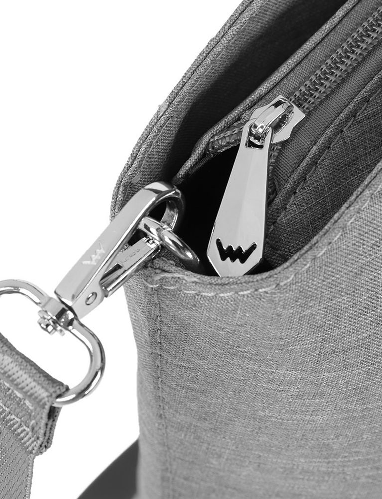 VUCH Wout Grey.

Hlavné zapínanie na zips
Veľa vnútorných vreciek
Priehradka na topánky + fľaša
Vrecko na notebook
Súčasťou je popruh cez telo
 Tašky cez rameno
Chceli by ste tašku, ktorá vám bude verne slúžiť a nikdy vás nenechá v štichu?