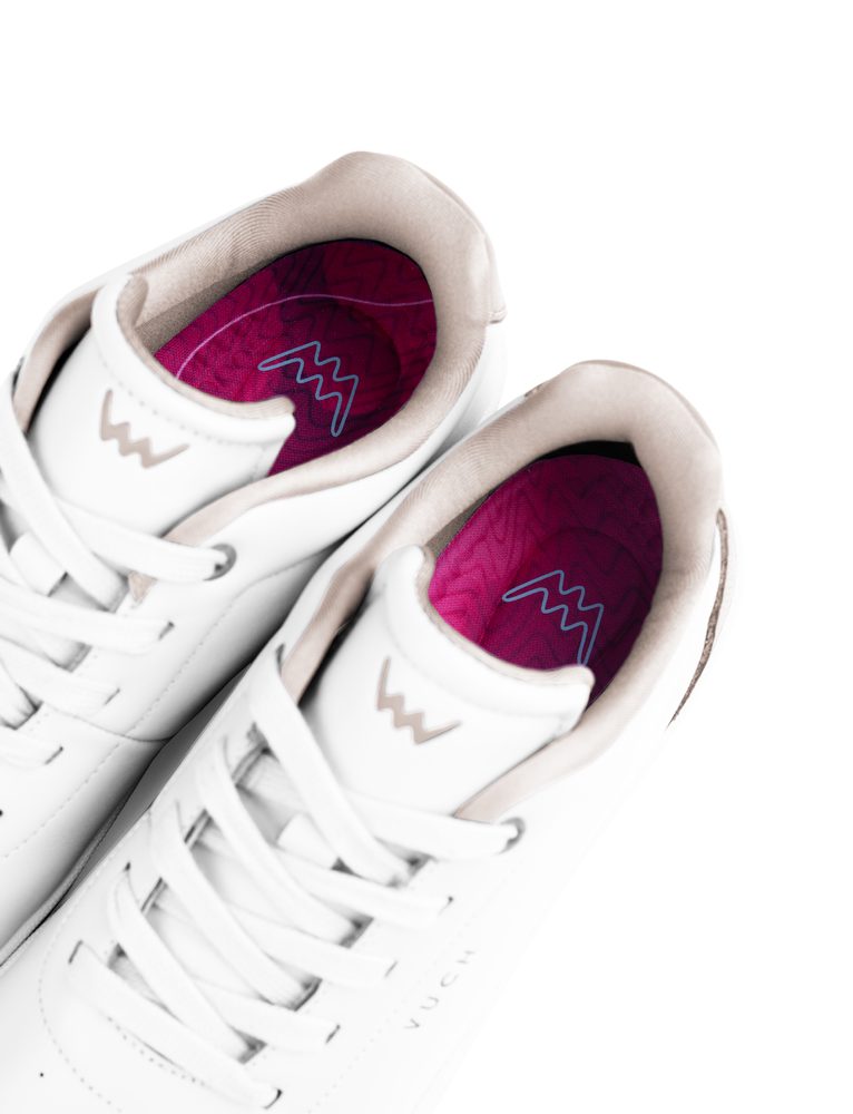 VUCH Legacy Off White - 42.

Prvá kolekcia kožených topánok VUCH
Ventilácia na vnútornej strane topánky oo♥
Vnútorná tvarovaná vložka topánky vytvorená pomocou AI
Vnútorný protišmykový materiál, ktorý drží pätu na svojom mieste
Kombinácia hladkej a štruktúrovanej kože
Design vytvorený v spolupráci s Martinom Brnou
 OBUV
Vuch topánky sú originalita, ktorá kráča.