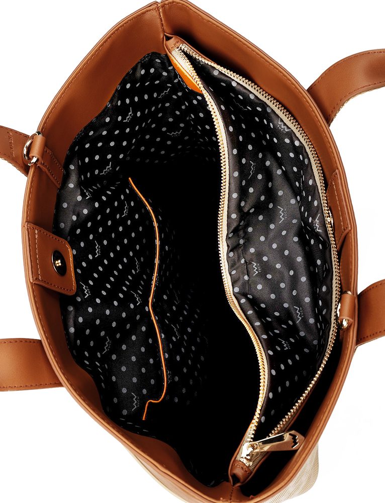 VUCH Wennie MN Brown.

Bestseller Wennie s monogramom Vuch
Hlavné zapínanie na 2 magnety
Veľká kapsa úplne uzatvárateľná na zips
Súčasťou kabelky je crossbody popruh
 Monogram
Chceš mať nevídaný šmrnc a byť Vuch každým milimetrom?
Vuch je tvoja najvernejšia láska, tak to povedz všetkým bez jediného slova.