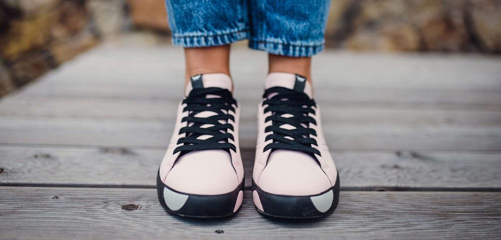 VUCH Dotty Eilyn - 41.

Materiál PU Polyuretan + gumová podrážka
Farebné bodky na podrážke
Šnúrky navyše ku každým topánkam zadarmo
Veľkosti 37–41
 OBUV
Vuch topánky sú originalita, čo šliape.