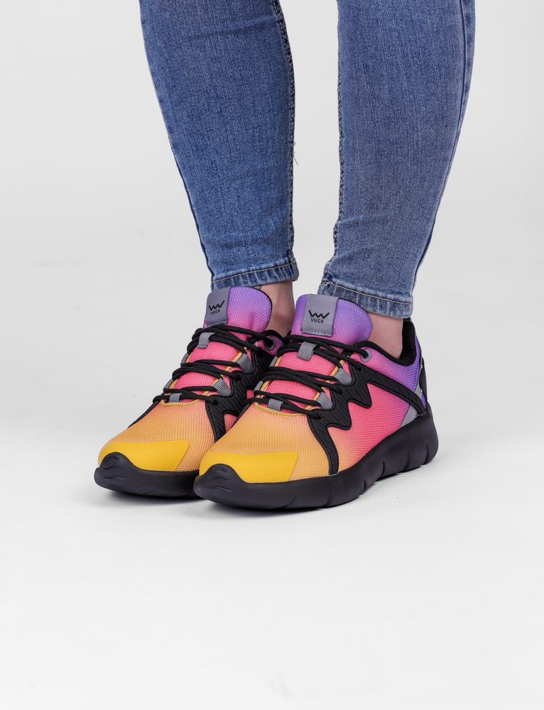 VUCH Flash E Decadence.

Vyrobené z recyklovaných materiálov
Ľahká, odolná a anatomicky tvarovaná podrážka
Tvarovaná vnútorná vložka s jedinečnou AI potlačou
 OBUV
Vuch topánky sú originalita, ktorá šľape.