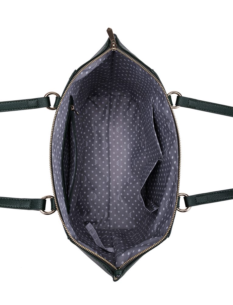 VUCH Carmela Dark Green.

veľká kabelka s pevným dnom
hlavné zapínanie na zips
dlhé, mäkké popruhy na rameno
 Veľké kabelky
Bohužiaľ, nie sme v Rokforte a nemáme k dispozícii Hermioninu čarovnú kabelku, do ktorej by sa zmestil aj stan.