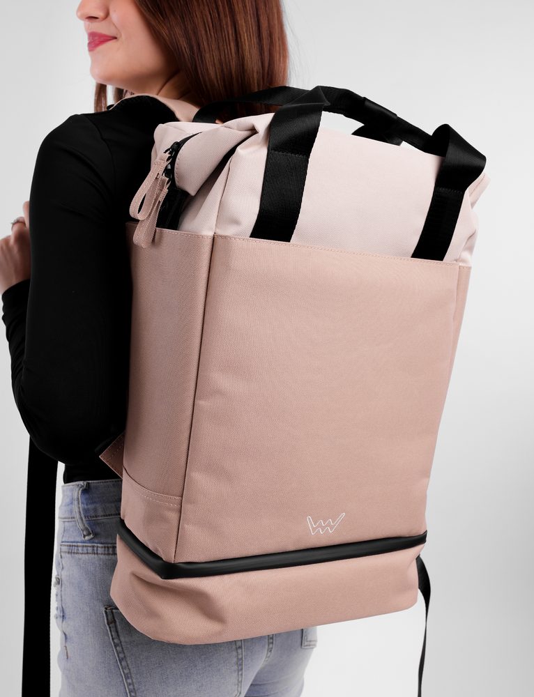 VUCH Jorin Beige.

Priestranný batoh s množstvom vreciek
Vyrobený z recyklovaného materiálu
Spodný priestor možno využiť napríklad na obuv
Vrecko na zips na popruhu
 Eco batohy
Objavte eco batohy od Vuch, vďaka ktorým bude váš ďalší výlet o niečo udržateľnejší, ale zároveň stále dosť štýlový.
Pri batohoch je naším cieľom vytvoriť dokonalú rovnováhu medzi originálnym vzhľadom, kvalitným spracovaním a udržateľným materiálom.