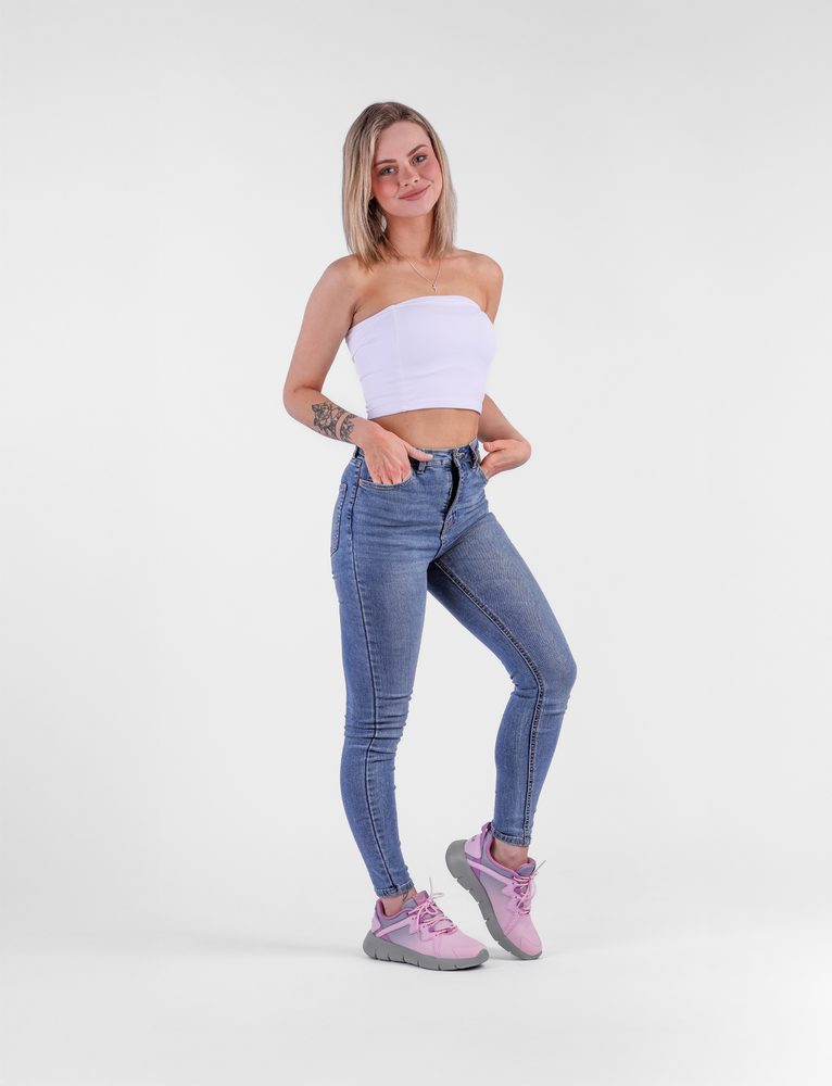 VUCH Flash E Moonlight - 42.

Vyrobené z recyklovaných materiálov
Ľahká, odolná a anatomicky tvarovaná podrážka
Tvarovaná vnútorná vložka s jedinečnou AI potlačou
 OBUV
Vuch topánky sú originalita, ktorá šliape.