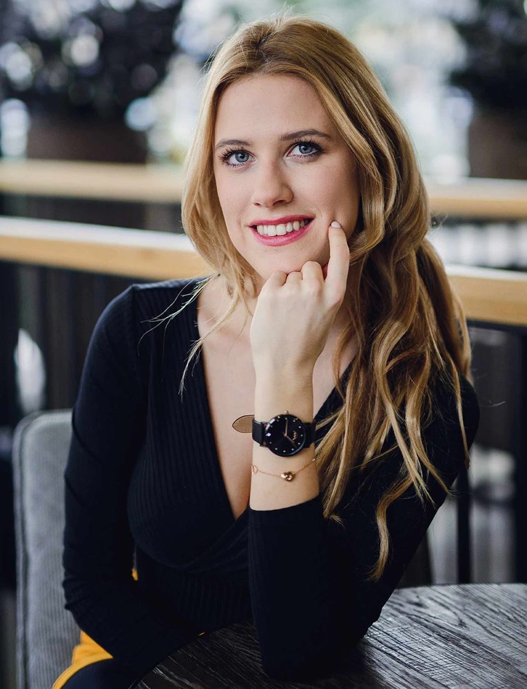 VUCH Dakota Black.

Soulmate Collection> 
Elegantný ciferník s logom VUCH
Nastaviteľná dĺžka remienka
Kvalitný japonský strojček
Quartz hodinky na batériu
Vodeodolnosť
Balené v darčekovom balení
 HODINKY
Hodinky VUCH Ti ponúknu viac než len prehľad o čase.