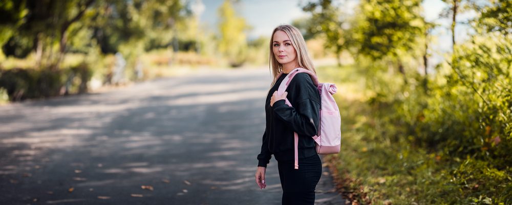 VUCH Virion Pink.

Polstrované chrbát a popruhy
Vodoodolný materiál a zipsy
Popruh na pripevnenie ku kufru
Oddelené vnútorné vrecko na notebook
Malé vrecko na popruhu na cenné drobnosti
 BATOHY 
Praktickosť, komfort a funkčnosť.
