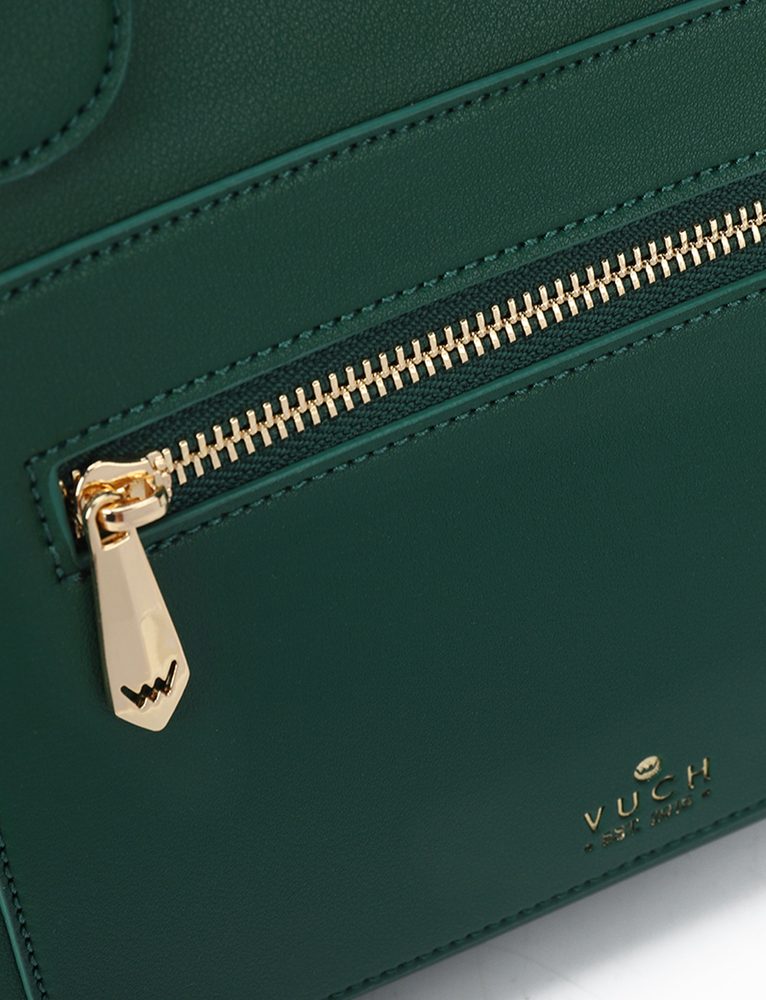 VUCH Cynthia Green.

Vnútorný priestor rozdelený na dve priehradky
Dva patenty na uzatvorenie kabelky
Vnútorné vrecko so zipsom
Súčasťou kabelky je crossbody popruh
 SimplyV
Simple Vušky, Simply Vuch!
Nadčasová, minimalistická a elegantná.