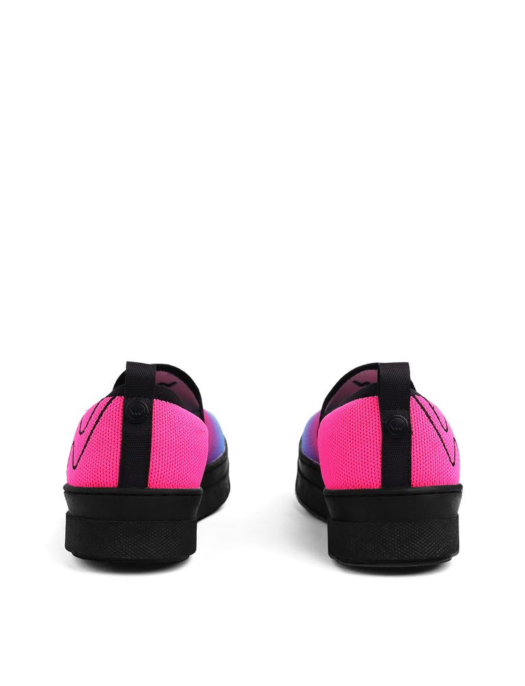 VUCH Seraphyn Spectrum - 41.

Každodenná voľnočasová obuv bez šnurovania
Vnútorná vložka topánky vytvorená pomocou AI
Dve vyšívané logá – jedno veľké v línii na bočnom diele a plné malé na priehlavku topánky
Pružný úplet, vďaka ktorému topánky pekne držia na nohách
Polštárkový golierik okolo päty zaručí pohodlie po celý deň
 OBUV
Vuch topánky sú originalita, čo šliape.