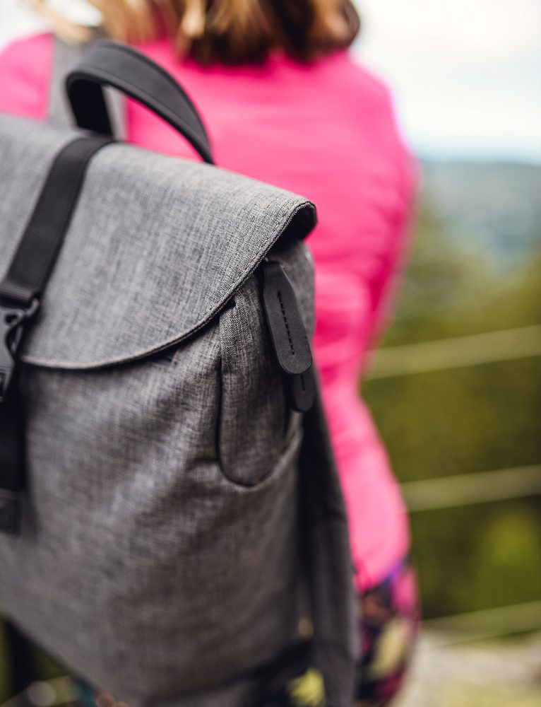 VUCH Corbin Grey.

Hlavné zapínanie na zips a strip
Dve vonkajšie priehradky na zips
Vnútorná priehradka na zips a dve priehradky na drobnosti
Nastaviteľné ramenné popruhy
 TechniC
Kolekcia inšpirovaná mestom aj prírodou!
Batohy Mellora a Noel už nejaký čas kraľujú na tróne obľúbenosti a z ich predností vzniklo hneď niekoľko parádnych následníkov.