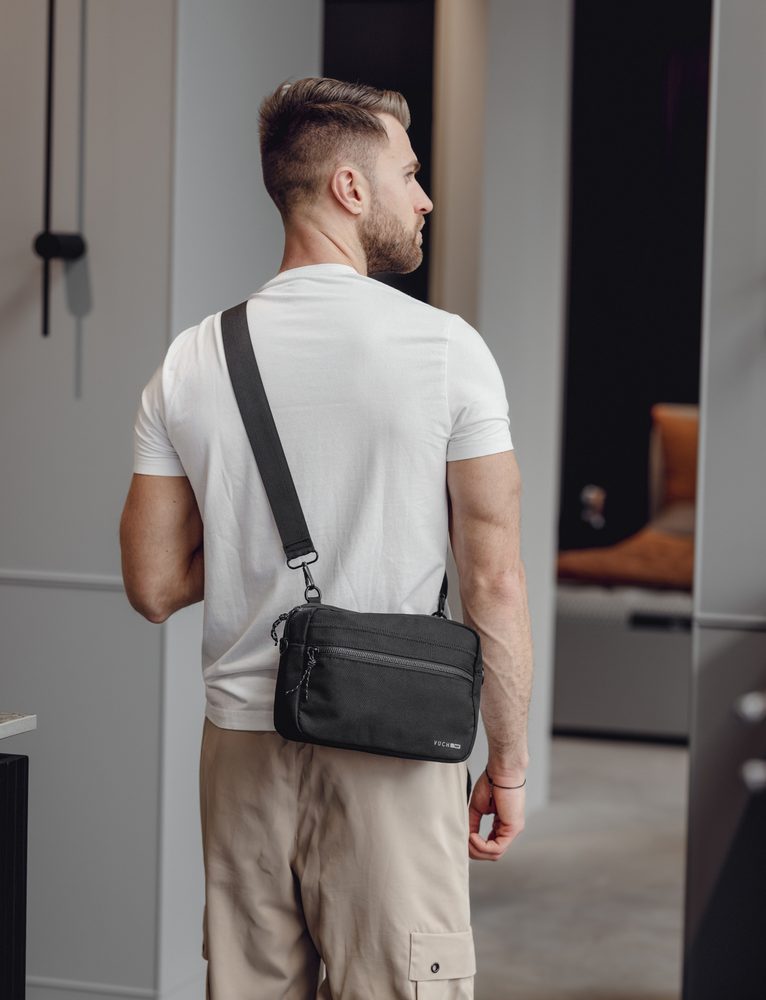 VUCH Taavi Black.

Hlavné zapínanie na zips
Vonkajšie vrecko na zips
Vnútorné priehradky 
Nastaviteľný popruh na rameno
 Pánske tašky
Dokonalosť, jednoduchosť, charakter a štýl.