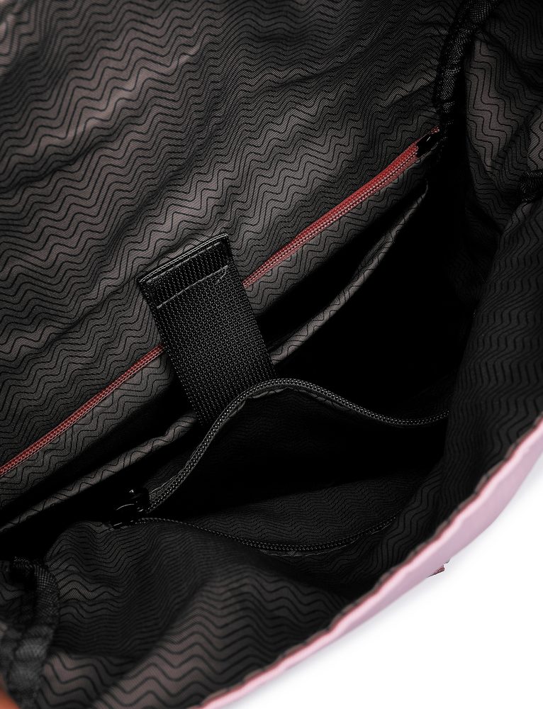 VUCH Virion Pink.

Polstrované chrbát a popruhy
Vodoodolný materiál a zipsy
Popruh na pripevnenie ku kufru
Oddelené vnútorné vrecko na notebook
Malé vrecko na popruhu na cenné drobnosti
 BATOHY 
Praktickosť, komfort a funkčnosť.