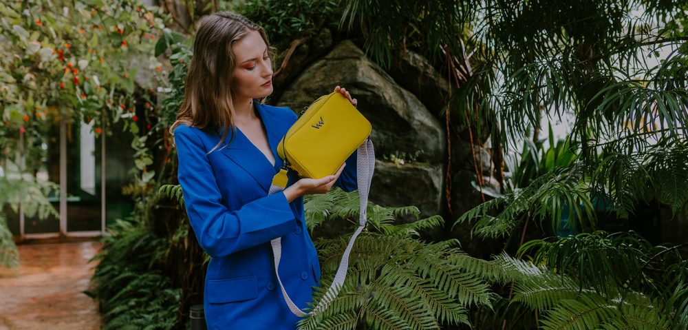 VUCH Sigi Yellow.

Odolný a nepremokavý eko materiál
Nielen farebný, ale aj pohodlný nastaviteľný tkaný popruh
Prekvapivo priestranná crossbody
Ideálna tiež na nosenie à la ľadvinka
Skrytá zadná priehradka na zips
 Eco kabelky
„Udržateľnosť, šetrnosť, ohľaduplnosť.