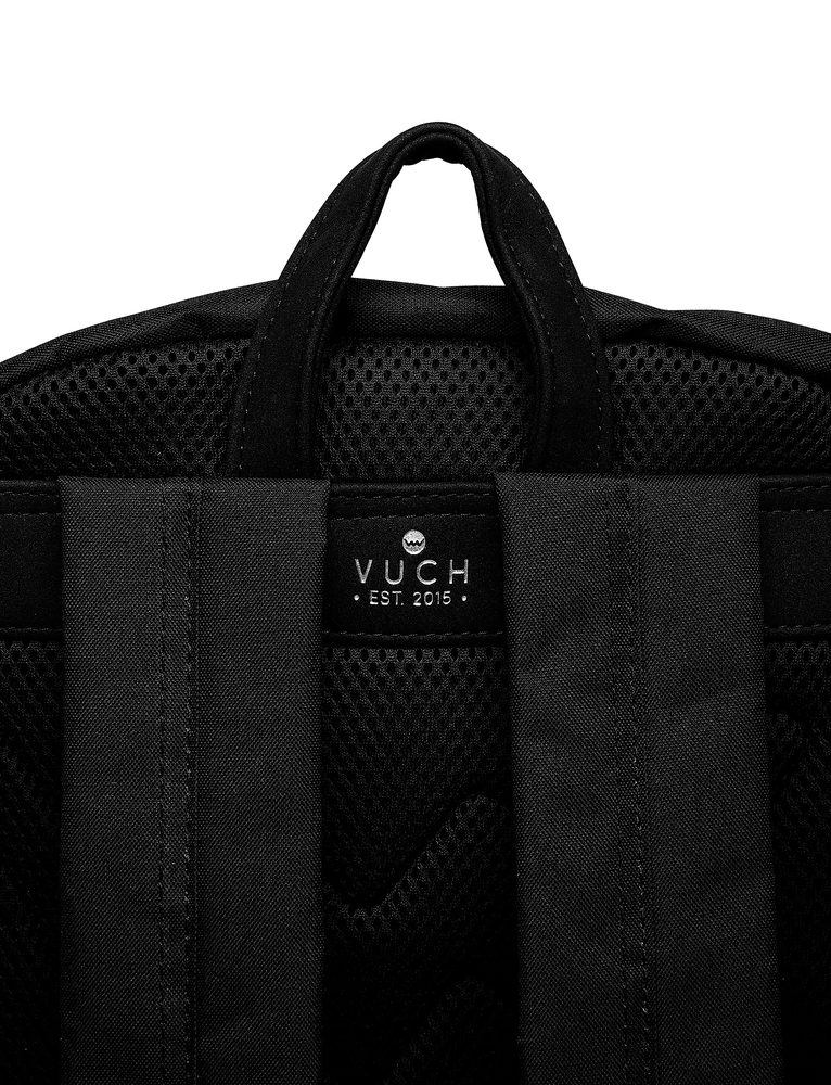 VUCH Zane TC Black.

Odolný mestský batoh z kolekcie TechniC
Veľké predné vrecko na zips
Polstrovaný chrbát aj popruhy
Oddelené vnútorné vrecko na notebook
Uchytenie na kufor
 TechniC
Kolekcia inšpirovaná mestom aj prírodou!
Batohy Mellora a Noel už nejaký čas kraľujú na tróne obľúbenosti a z ich predností vzniklo hneď niekoľko parádnych následníkov.
