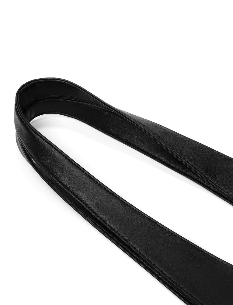 VUCH Grazia Black.

Mini hobo taška
Hlavné zapínanie na magnet
Vnútorné vrecko na zips a priehradka na drobnosti
 SimplyV
Jednoduché Vúšky, Simply Vuch!
Nadčasová, minimalistická a elegantná.