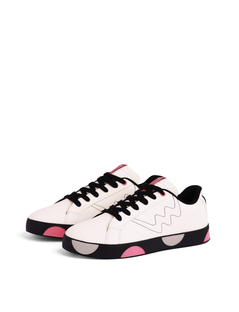 VUCH Dotty Eilyn Off White - 41.

Materiál PU Polyuretan + gumová podrážka
Farebné bodky na podrážke
Šnúrky navyše ku každým topánkam zadarmo
Veľkosti 37–41
 OBUV
„Šliapni do toho s Vuch! Prinášame vám prvé topánky v histórii našej značky.