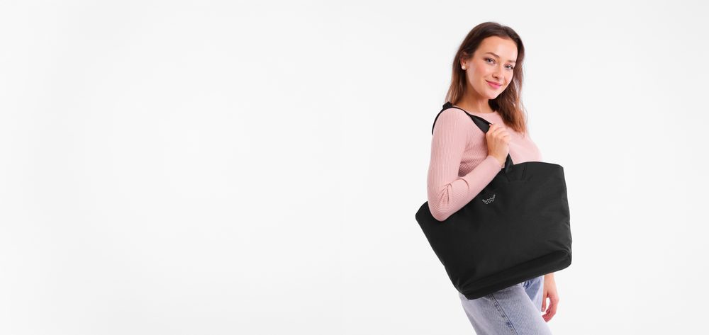 VUCH Wout Black.

Hlavné zapínanie na zips
Veľa vnútorných vreciek
Priehradka na topánky + fľaša
Priestor na notebook
Súčasťou je popruh cez telo
 Tašky cez rameno
Chceli by ste tašku, ktorá vám bude verne slúžiť a nikdy vás nenechá v štichu?