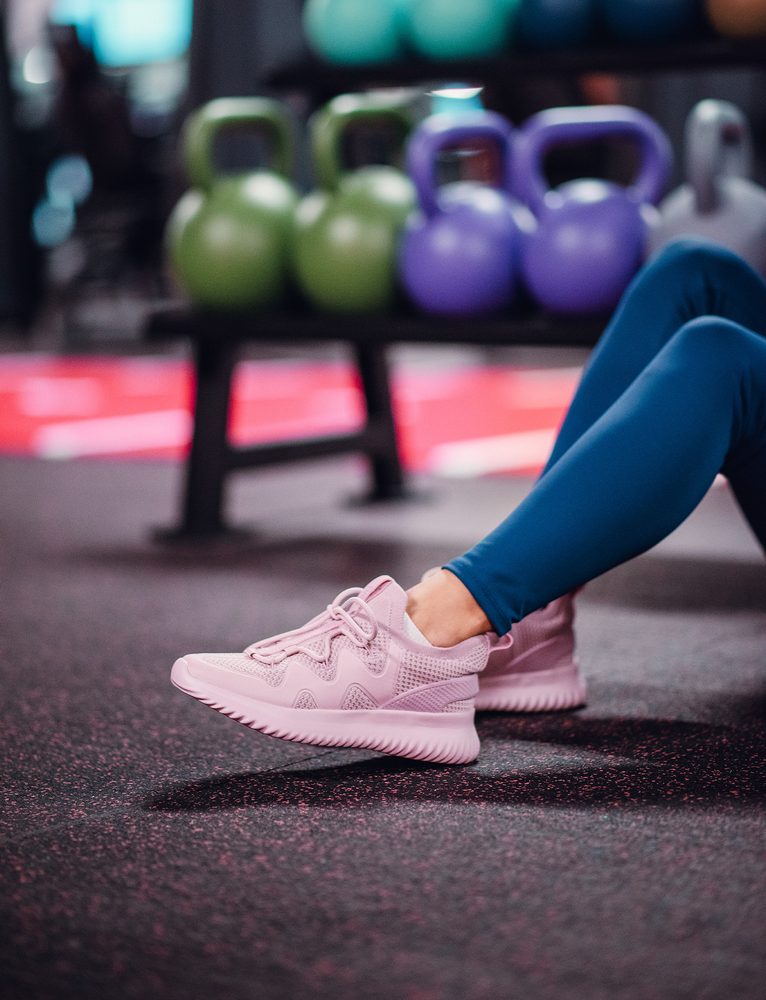 VUCH Vibe Purple - 43.

Odľahčené voľnočasové tenisky
Vyberateľná stielka z pamäťovej peny, ktorá sa prispôsobí tvaru nohy
Pružný a priedušný vrchný materiál
Spevnená päta poskytne tú najlepšiu podporu pri chôdzi
 OBUV
Vuch topánky sú originalita, čo šliape.