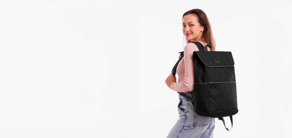 VUCH Federico Black.

Hlavné zapínanie na magnety
Veľa vnútorných aj vonkajších vreciek
Polstrované chrbát a popruhy
Priestor pre notebook 15,6