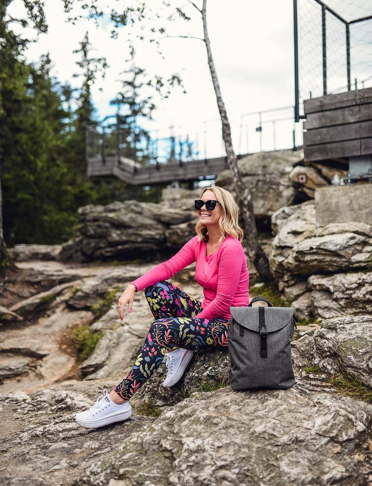 VUCH Corbin Grey.

Hlavné zapínanie na zips a strip
Dve vonkajšie priehradky na zips
Vnútorná priehradka na zips a dve priehradky na drobnosti
Nastaviteľné ramenné popruhy
 TechniC
Kolekcia inšpirovaná mestom aj prírodou!
Batohy Mellora a Noel už nejaký čas kraľujú na tróne obľúbenosti a z ich predností vzniklo hneď niekoľko parádnych následníkov.