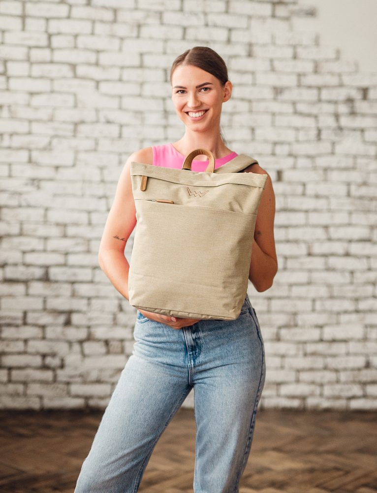 VUCH Glenn TC Beige.

Batoh z kolekcie TechniC
Zapínanie na zips
Celkovo 3 vonkajšie vrecká na zips
Vo vnútri vrecko bez zapínania
Nastaviteľné ramenné popruhy
 TechniC
Kolekcia inšpirovaná mestom aj prírodou!
Batohy Mellora a Noel už nejaký čas kraľujú na tróne obľúbenosti a z ich predností vzniklo hneď niekoľko parádnych následníkov.