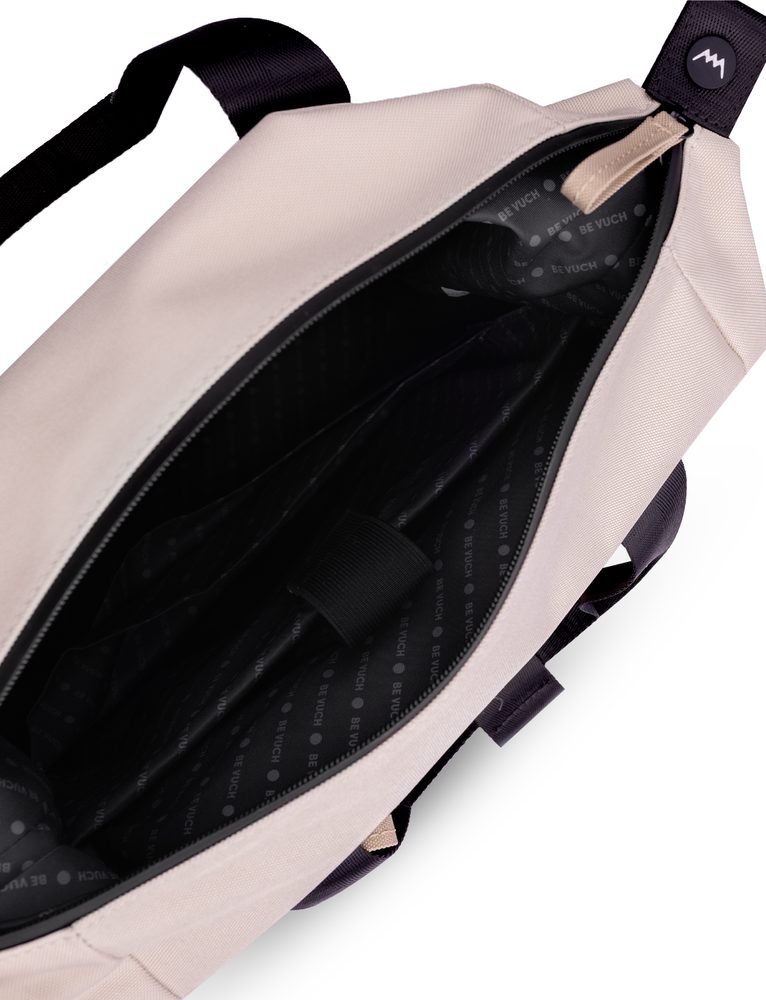 VUCH Jorin Beige.

Priestranný batoh s množstvom vreciek
Vyrobený z recyklovaného materiálu
Spodný priestor možno využiť napríklad na obuv
Vrecko na zips na popruhu
 Eco batohy
Objavte eco batohy od Vuch, vďaka ktorým bude váš ďalší výlet o niečo udržateľnejší, ale zároveň stále dosť štýlový.
Pri batohoch je naším cieľom vytvoriť dokonalú rovnováhu medzi originálnym vzhľadom, kvalitným spracovaním a udržateľným materiálom.