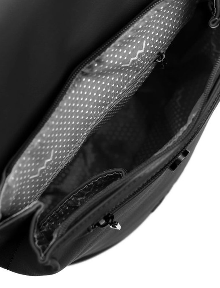 VUCH Linton.

Priestranné vnútorné vrecko s dvojitým zapínaním - zips a magnet 
Praktické vonkajšie vrecko na zips na zadnej časti batohu 
Vnútorné priehradky na mobil a vrecko na zips 
Nastaviteľné ramenné popruhy
 SimplyV
Simple Vušky, Simply Vuch!
Nadčasová, minimalistická a elegantná.