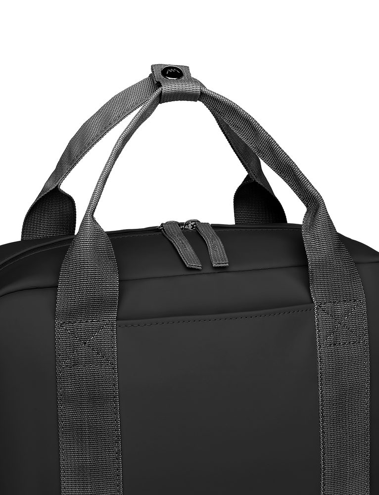 VUCH Kees Grey.

Priestranný batoh s množstvom vreciek
Nepremokavý materiál
Odolné pogumovanie v spodnej časti
Vrecko na zips na popruhu
 BATOHY
Časy, keď batohy znamenali len aktovky do školy alebo športové kúsky na vysokohorské túry, sú dávno preč.