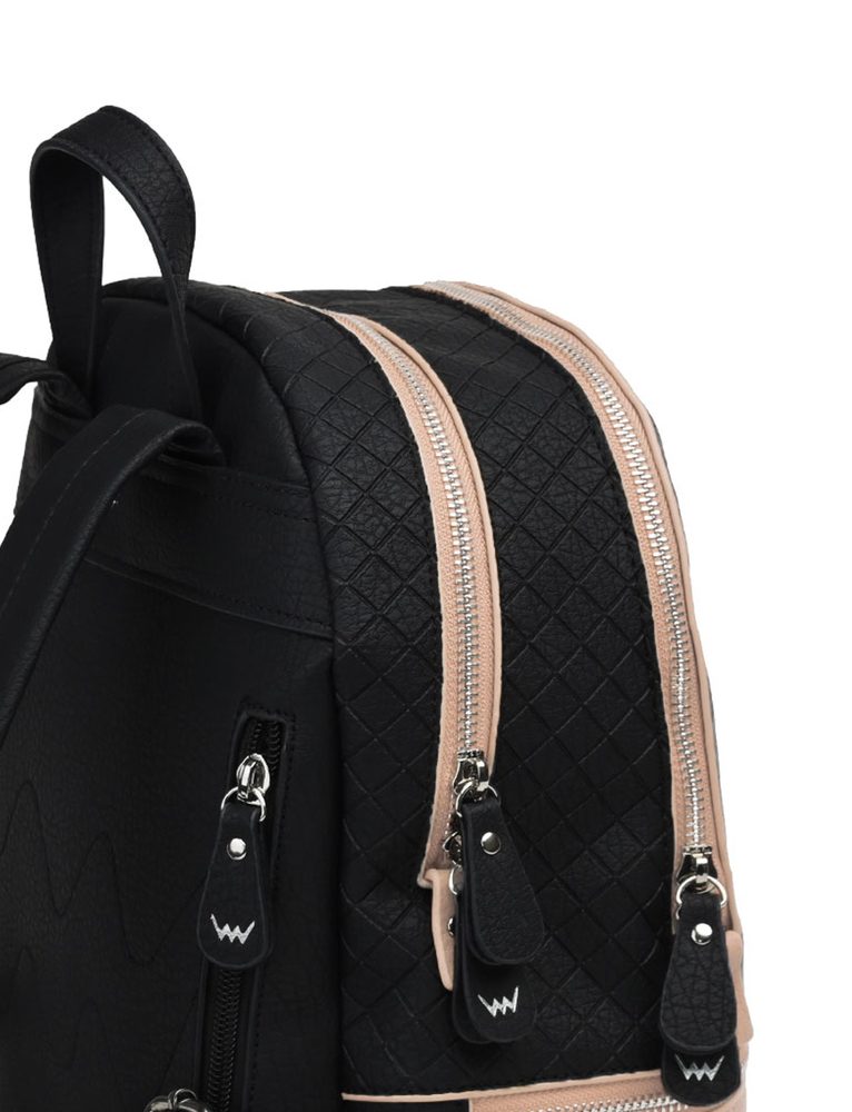 VUCH Brody Brown.

2 priestranné hlavné priehradky na zips
Nastaviteľné polstrované ramenné popruhy
Predná dlhá priehradka uzatvárateľná na zips
Strieborné kovanie
 Shape of diamond
Buď štýlová a jedinečná s Shape of Diamond!
Práve pokukávaš po klenotoch a diamantoch nášho portfólia.