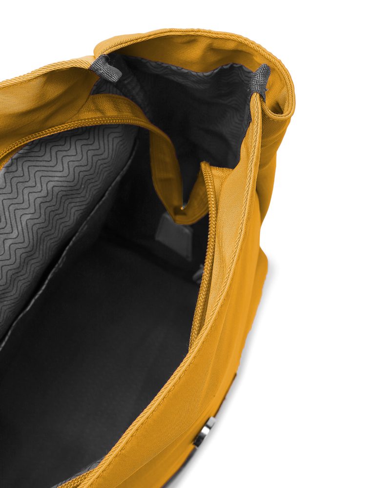 VUCH Mellora Yellow.

Vnútorný oddelený priestor na mini notebook
Vnútorná malá priehradka na zips
Zapínanie na zips, je možné aj na patent 
Nastaviteľné ramenné popruhy
Extrémne pevný a odolný materiál
 BATOHY 
„Praktickosť, komfort a funkčnosť.