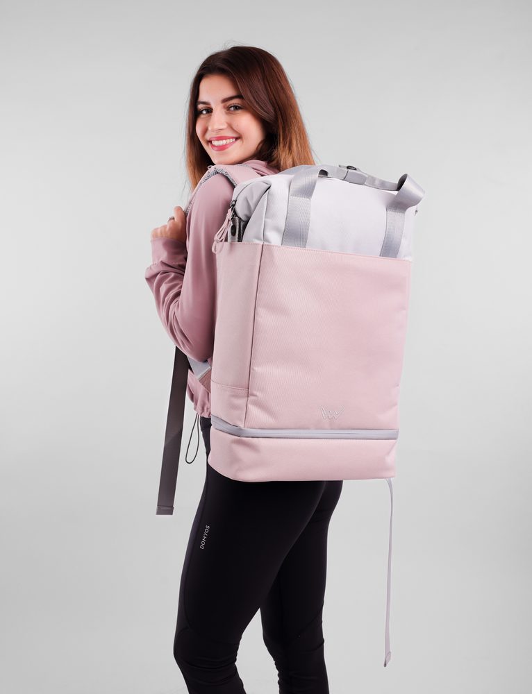 VUCH Jorin Pink.

Priestranný batoh s množstvom vreciek
Vyrobený z recyklovaného materiálu
Spodný priestor možno využiť napríklad na obuv
Vrecko na zips na popruhu
 Eco batohy
Objavte eco batohy od Vuch, vďaka ktorým bude váš ďalší výlet o niečo udržateľnejší, ale zároveň stále dosť štýlový.
Pri batohoch je naším cieľom vytvoriť dokonalú rovnováhu medzi originálnym vzhľadom, kvalitným spracovaním a udržateľným materiálom.