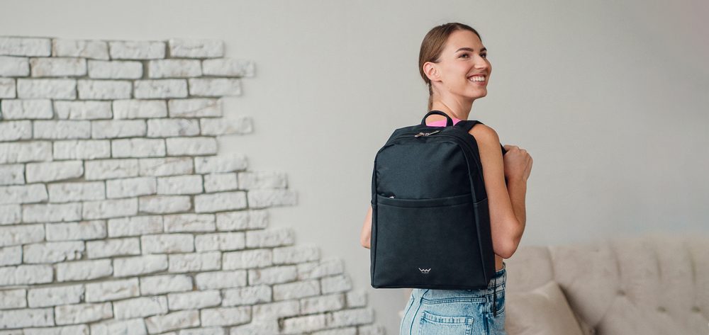 VUCH Zane TC Black.

Odolný mestský batoh z kolekcie TechniC
Veľké predné vrecko na zips
Polstrovaný chrbát aj popruhy
Oddelené vnútorné vrecko na notebook
Uchytenie na kufor
 TechniC
Kolekcia inšpirovaná mestom aj prírodou!
Batohy Mellora a Noel už nejaký čas kraľujú na tróne obľúbenosti a z ich predností vzniklo hneď niekoľko parádnych následníkov.