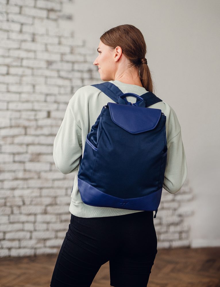 VUCH Inchel Blue.

Elegantný mestský batoh
Zapínanie na zips kryté klopou na magnet
Oddelená polstrovaná kapsa na notebook
Polstrovaný chrbát aj popruhy
Bočné vrecko na fľašu
 BATOHY 
Praktickosť, komfort a funkčnosť.