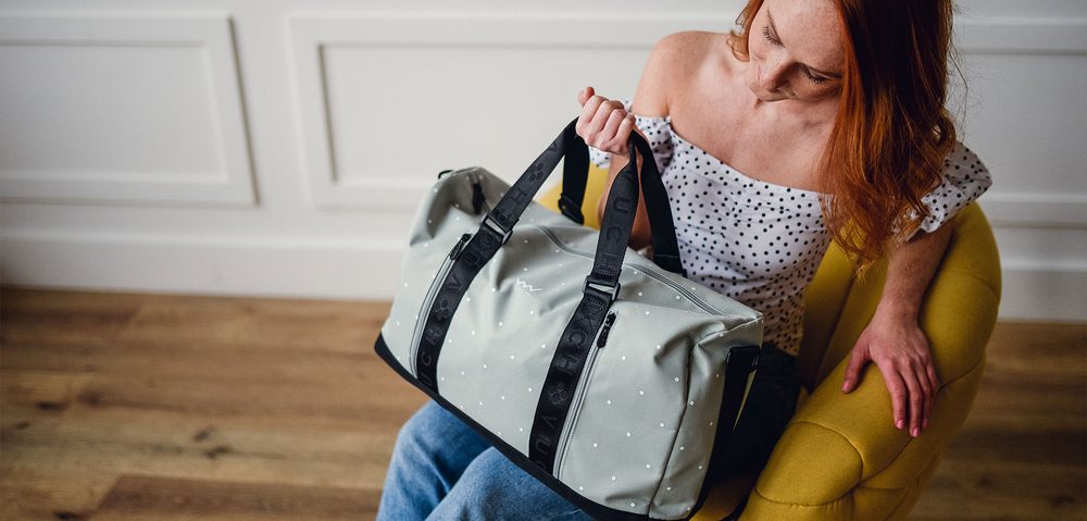 VUCH Fatima Grey.

Hlavné zapínanie na zips
3 vonkajšie vrecká na zips
Veľké vnútorné vrecko na zips
Pripínací popruh cez rameno s nastaviteľnou dĺžkou
 CESTOVNÉ TAŠKY 
„Zháňaš spoločníčku, s ktorou budeš tvoriť neoddeliteľnú dvojku pri cestovaní?