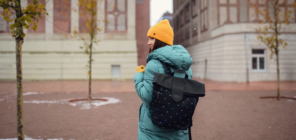 VUCH Mellora Dotty Black.

Vnútorný oddelený priestor na mini notebook a malá priehradka na zips
Zapínanie na zips + po prehnutí je možné aj zabezpečiť ultra silným magnetickým patentom
Nastaviteľné ramenné popruhy
Polstrovaný chrbát pre maximálne pohodlné nosenie
 Cutie Dotty
Vytmav to sivej!
Kolekcia Cutie Dotty je do bodky vybavená hravosťou a šmrncom.
