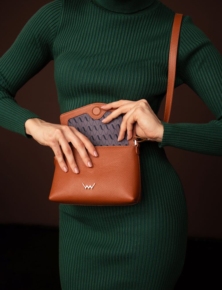 VUCH Leyra Brown.

Kabelka z vláknitej kože
Jednoduchý a čistý dizajn
Klopka na skrytý magnet
8 priestranných priehradiek na karty
Nastaviteľný crossbody popruh

 
  KOŽENÉ KABELKY 
Všetko je raz po prvýkrát.