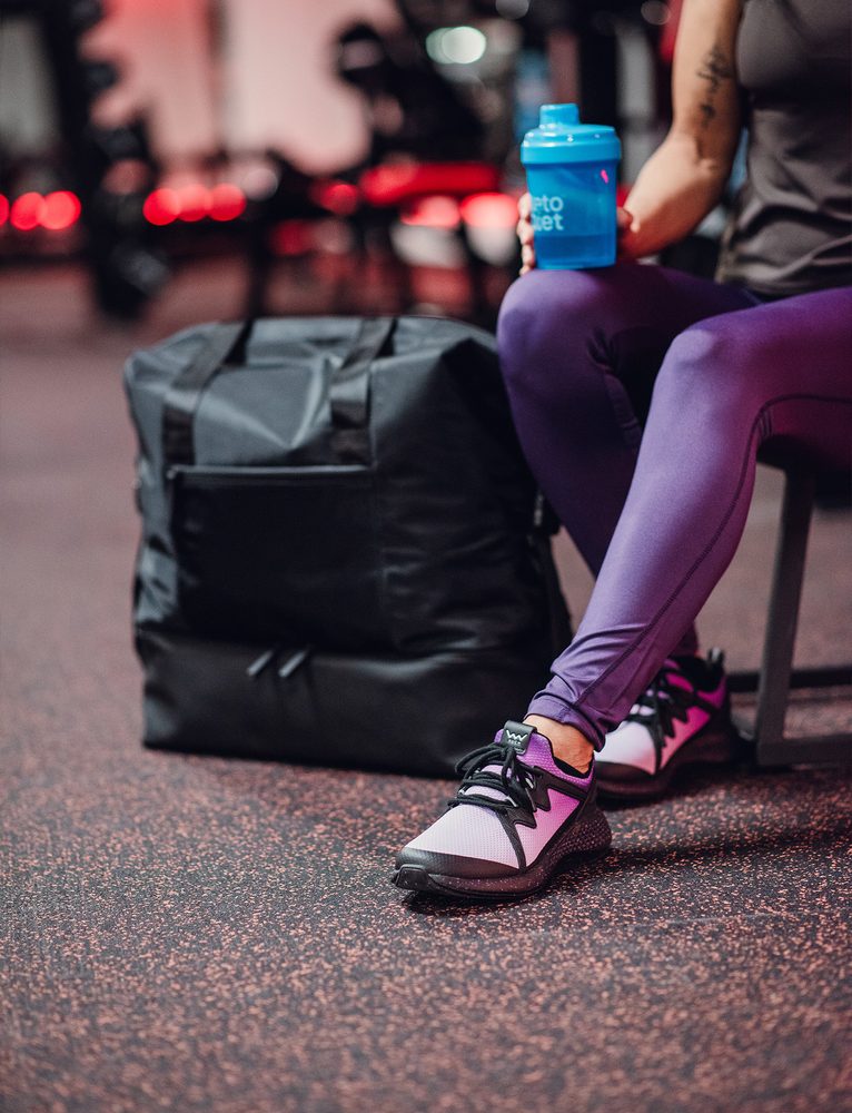 VUCH Rush Spectrum Violet - 42.

Dizajny navrhnuté v spolupráci s Martinom Brnom
Pružný priedušný zvršok
Vložka vypolstrovaná pamäťovou penou
Ľahké vyhotovenie
Drobné reflexné prvky
Spevnenie nártu silikónovými prvkami 
 OBUV
Vuch topánky sú originalita, čo šliape.