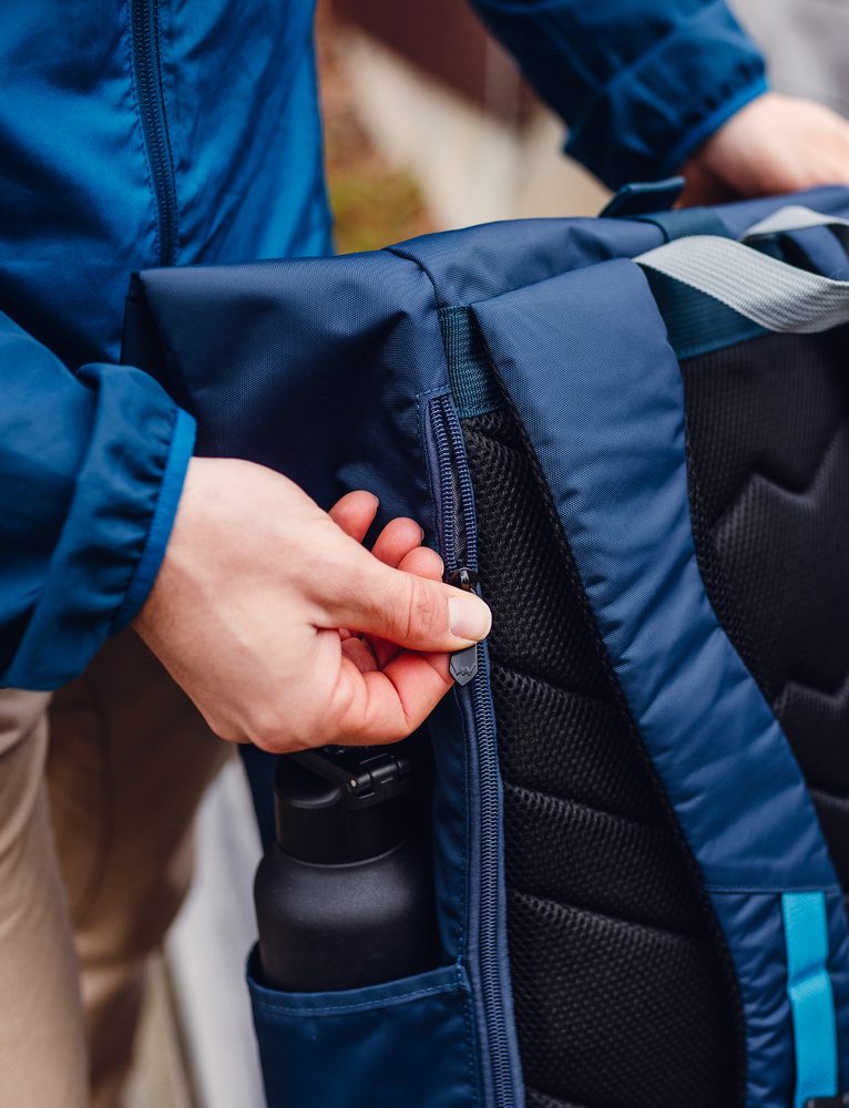 VUCH Sirius Men Blue.

Dvojité zapínanie hlavnej priehradky – zips a spona po zarolovaní
Vypolstrovaný chrbát a ramenné popruhy pre najpohodlnejšie nosenie
Vyrobený z ultra ľahkého recyklovaného nylónu
 Pánske batohy 
Dokonalosť, jednoduchosť, charakter a štýl.