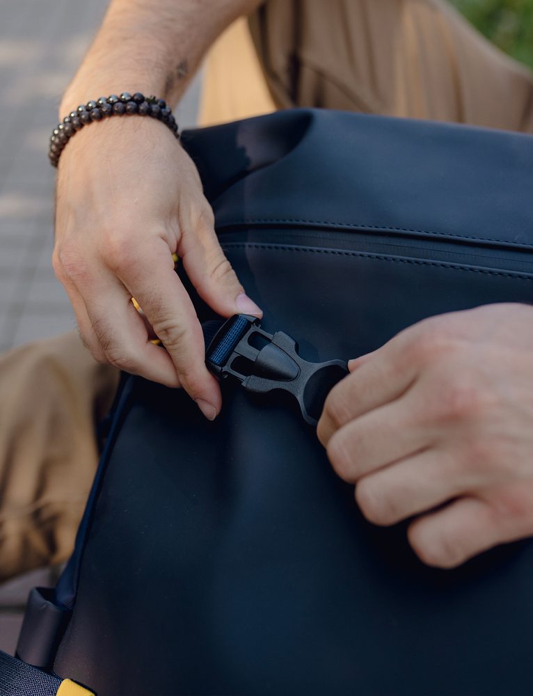 VUCH Maielle Blue.

Zapínanie na zips a roll-top na pracky
Nepremokavý materiál aj zipsy
Dve vonkajšie vrecká na zips na prednej strane batohu
Skryté vrecko na zips na chrbte pre rýchly prístup do batohu
Bočné vrecká na fľašu
 Pánske batohy 
Dokonalosť, jednoduchosť, charakter a štýl.