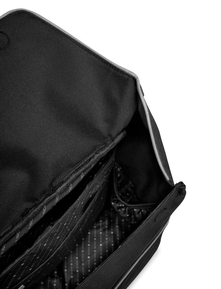 VUCH Federico Black.

Hlavné zapínanie na magnety
Veľa vnútorných aj vonkajších vreciek
Polstrované chrbát a popruhy
Priestor pre notebook 15,6