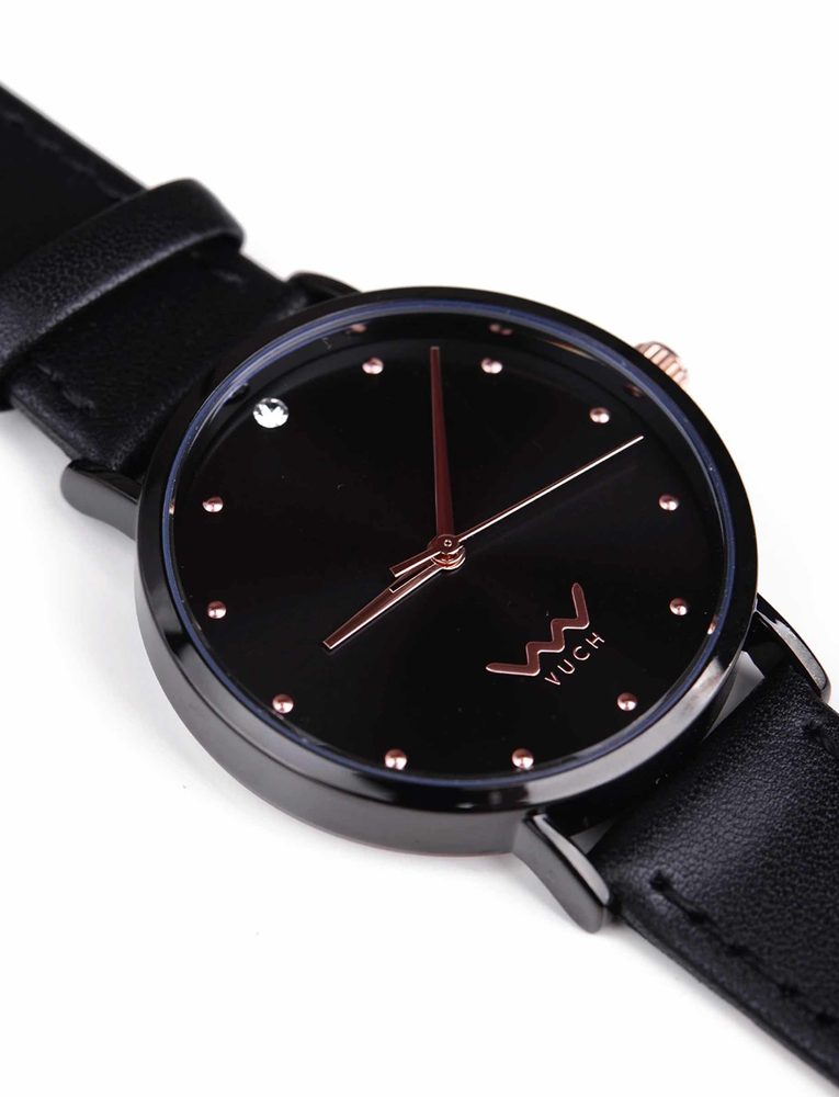 VUCH Dakota Black.

Soulmate Collection> 
Elegantný ciferník s logom VUCH
Nastaviteľná dĺžka remienka
Kvalitný japonský strojček
Quartz hodinky na batériu
Vodeodolnosť
Balené v darčekovom balení
 HODINKY
Hodinky VUCH Ti ponúknu viac než len prehľad o čase.