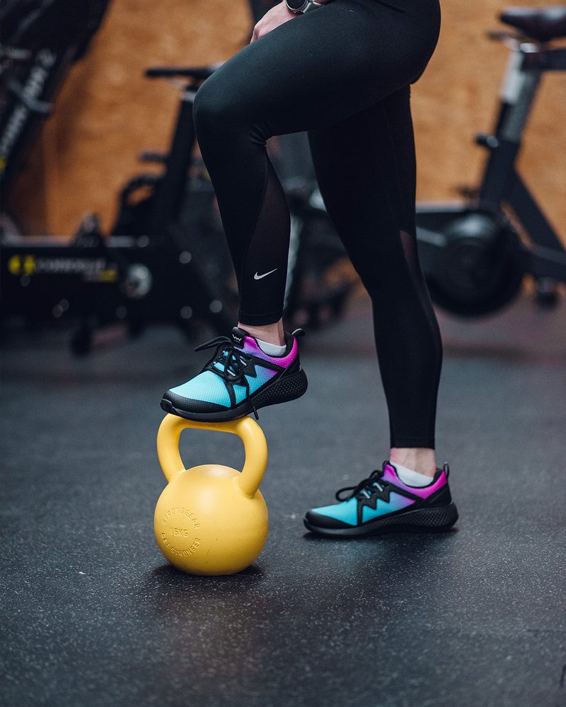 VUCH Rush Spectrum - 42.

Dizajny navrhnuté v spolupráci s Martinom Brnom
Pružný priedušný zvršok
Vložka vypolstrovaná pamäťovou penou
Ľahké vyhotovenie
Drobné reflexné prvky
Spevnenie nártu silikónovými prvkami 
 OBUV
Vuch topánky sú originalita, čo šliape.