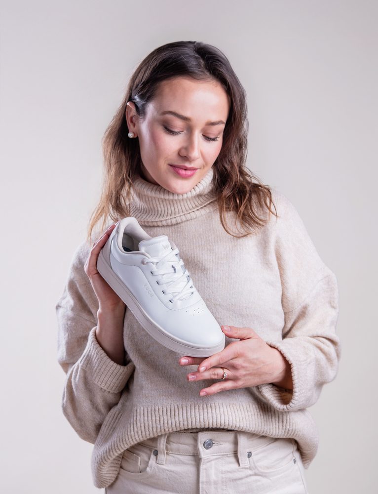 VUCH Legacy Off White - 42.

Prvá kolekcia kožených topánok VUCH
Ventilácia na vnútornej strane topánky oo♥
Vnútorná tvarovaná vložka topánky vytvorená pomocou AI
Vnútorný protišmykový materiál, ktorý drží pätu na svojom mieste
Kombinácia hladkej a štruktúrovanej kože
Design vytvorený v spolupráci s Martinom Brnou
 OBUV
Vuch topánky sú originalita, ktorá kráča.