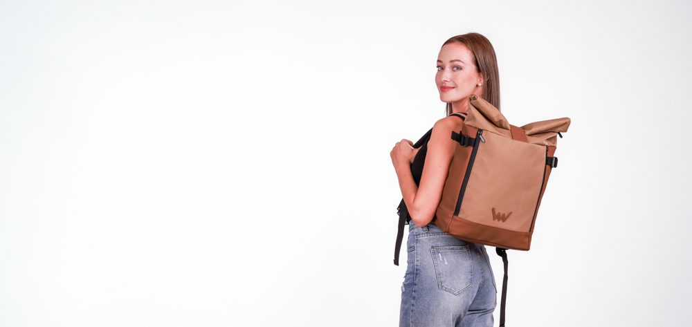 VUCH Nescio Brown.

Univerzálny batoh pre každú príležitosť
Polstrované chrbát
Vonkajšia guma na uchytenie na kufor
Veľký vnútorný priestor
 Batohy
Časy, keď batohy znamenali len aktovky do školy alebo športové kusy na vysokohorské túry, sú dávno preč.